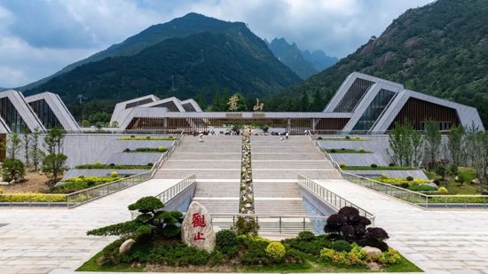  （黄山东大门，图片来源：方振欣）