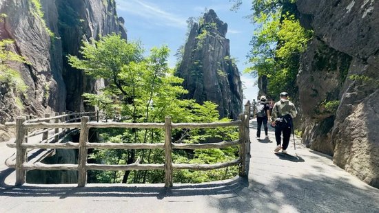  （峰回路转，图片来源：姚育青）