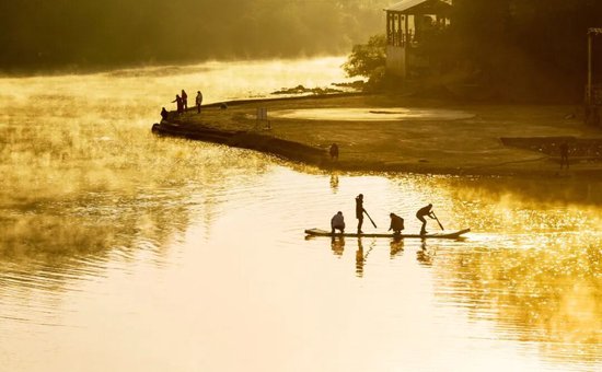 秋浦河 摄影：肖本祥