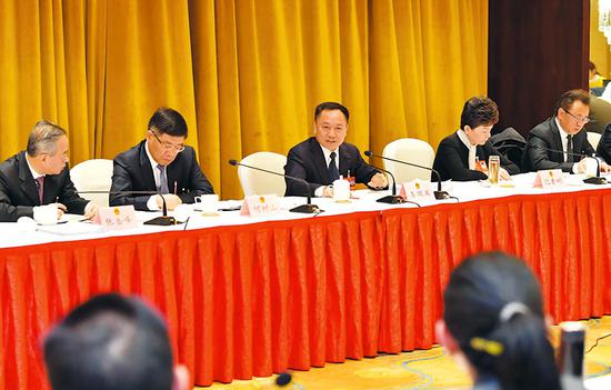 1月14日下午,省长李国英参加省十三届人大三次会议马鞍山代表团审议。记者 徐国康 吴文兵 程兆 摄