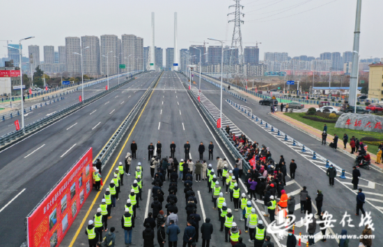 国内最宽扁平钢箱梁桥阜阳市阜裕大桥顺利通车