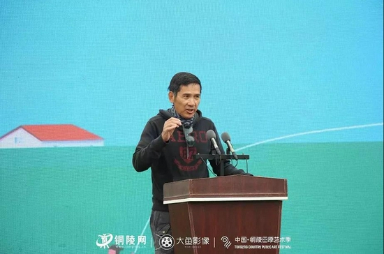 艺术季总策划梁克刚介绍本届艺术季项目 内容