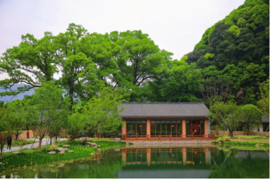 石台县聚龙牯牛降酒店(图源:石台牯牛降景区 公众号)