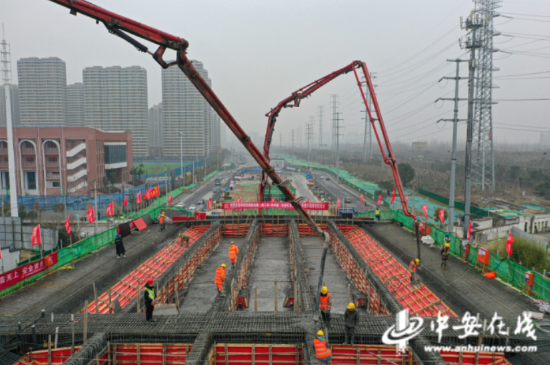 合肥市宿松路快速化改造3标首联现浇箱梁顺利浇筑完毕