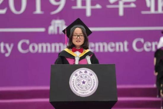 7月7日，张薇作为学生代表在清华大学毕业典礼上发言。