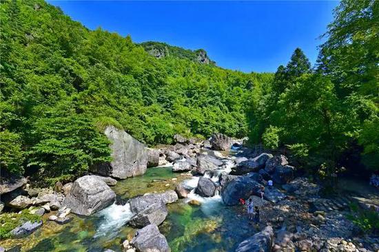 石台县暑期旅游持续升温 自驾游 亲子游占多数:石台县自驾游景点路线