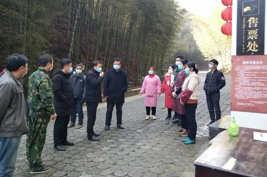 领导现场视察开园前各项工作