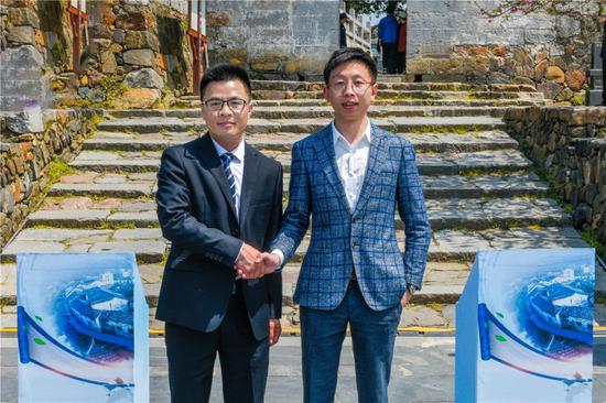 　　泾县文化和旅游局局长丁仕海与蜗牛（北京）景区管理集团副总裁吴佳尧，签订“泾县旅游度假区创建服务项目合同”。
