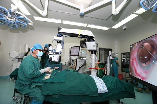 手术照明灯 a5ac-iwhseiu3784858.jpg