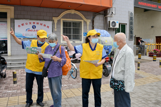 “两节”期间，合肥公交集团各品牌线路高星驾驶员将开展大站服务活动，宣传绿色出行，维持乘车秩序。