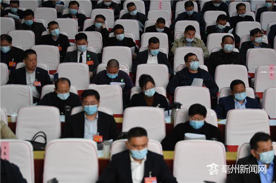 市政协四届五次会议开幕会现场 张延林 摄