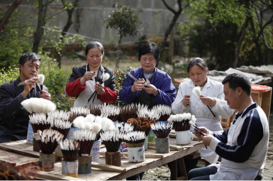 宣笔制作（图源：安徽省文化和旅游厅）