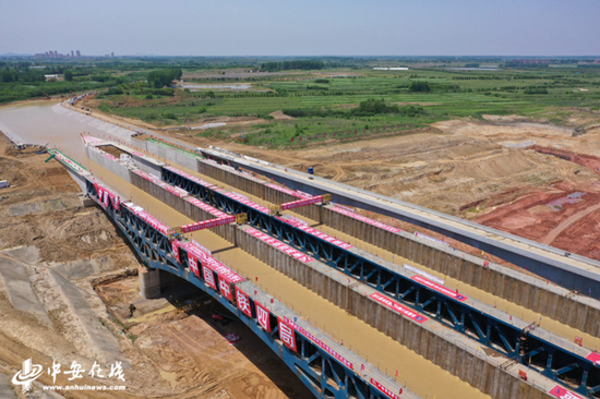  中国中铁四局承建的世界最大跨度通水通航钢结构渡槽
