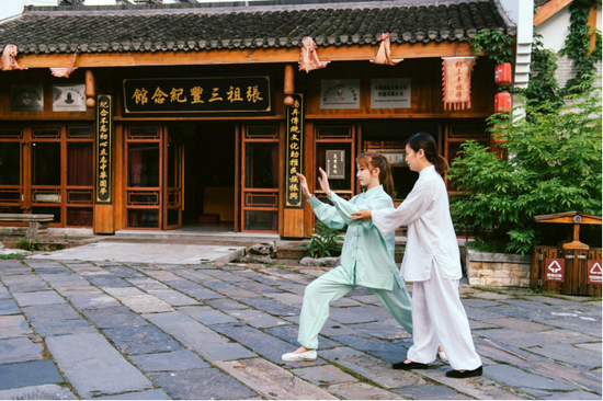 休宁县齐云山风景区 习练太极 (图源:齐云山风景区)