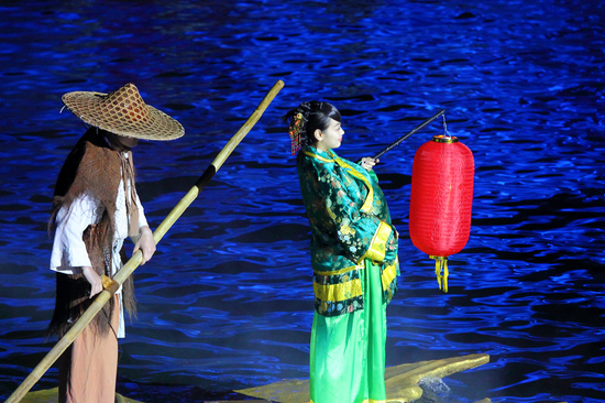 黟县 《宏村·阿菊》表演(图源:新浪安徽)