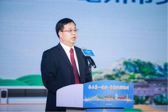 亳州市文化旅游体育局党组成员、副局长黄伟 推介