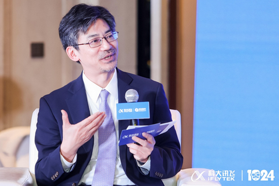(图为:讯飞医疗总裁陶晓东关于从人工智能医疗中台探寻赋能产业的应用价值主题分享)