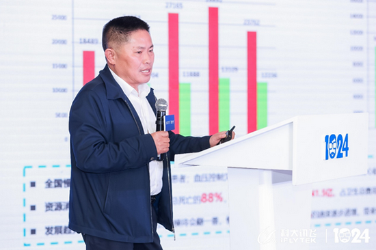 (图为:界首市人民医院副院长张学武关于人工智能慢病管理的创新模式主题分享)