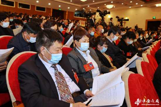 1月17日上午，安徽省第十三届人民代表大会第五次会议在合肥隆重开幕。（记者 刘炜鑫 摄）