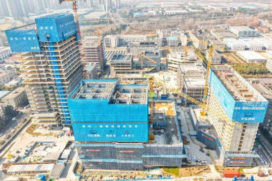 高科•模数科技港主体结构全面封顶。