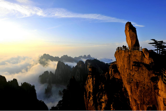 黄山风景区飞来石 (图源:摄影师汪根华)
