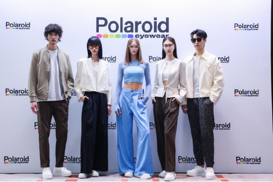 宝丽来眼镜 2025春夏新品发布会模特演绎彩虹系列