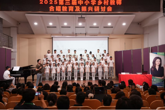 张弘老师携上海市莘松中学兴韵少年合唱团做《音乐素质公益课程示范》讲座