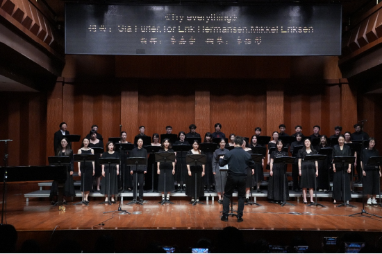 上海师范大学泊乐合唱团演唱了七首合唱作品,他们是中小学乡村教师合唱教育及振兴研讨会的发起团队之一