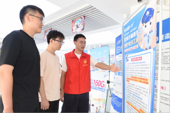 （中国移动安徽公司面向学生开展反诈宣传）