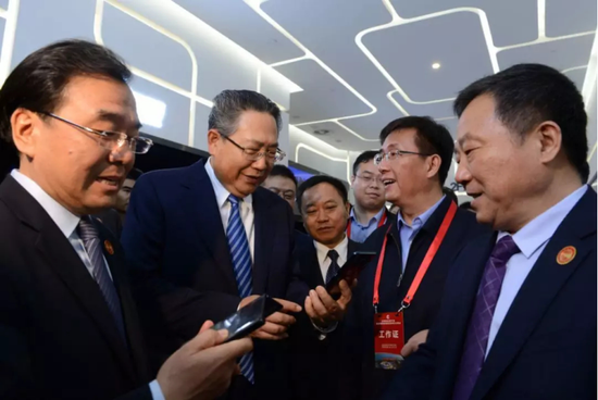 安徽省首个 合肥今晨售出第一部5G手机