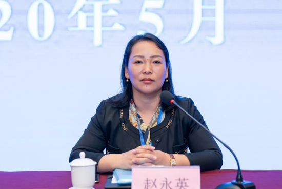 赵永英宣读《关于表彰“壮丽70年,奋斗新时代”书画摄影展优秀作品的通知》