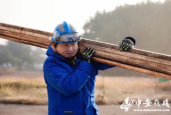  高山在参加合肥市蓝天救援队地震科目的学习（资料图）