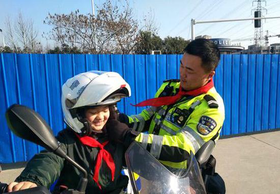 小手牵大手 合肥小学生的寒假交通安全实践课