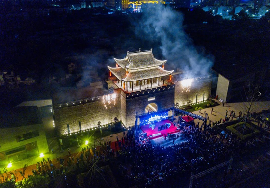 点亮长虹门 图片来自芜湖大江网