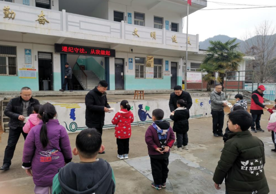  The Historical Records Office of Yuexi County Party Committee rallies to do a good job of caring for the next generation
