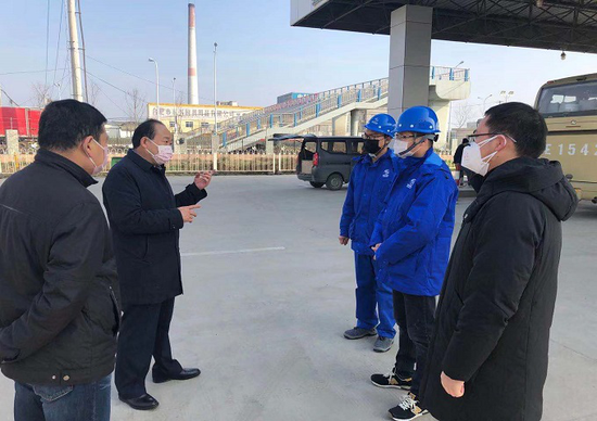 (贾化斌、姚礼进赴龙塘加气子站检查疫情防控工作)
