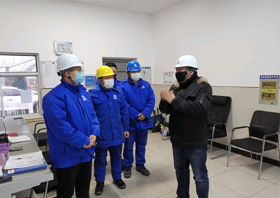 (姚礼进赴龙塘站检查疫情防控工作)