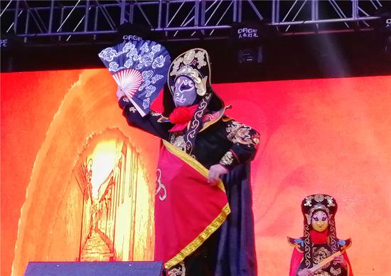 川剧变脸(张宁/图)