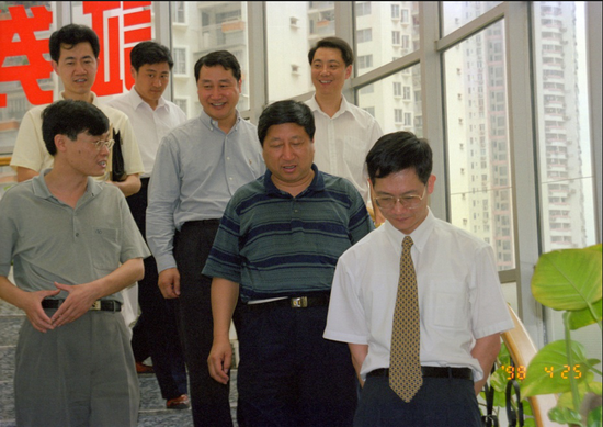 1998年7月、2000年2月,时任安徽省副省长,十八届全国人大常委会副委员长张平、时任安徽省副省长宋明两次视察营业部