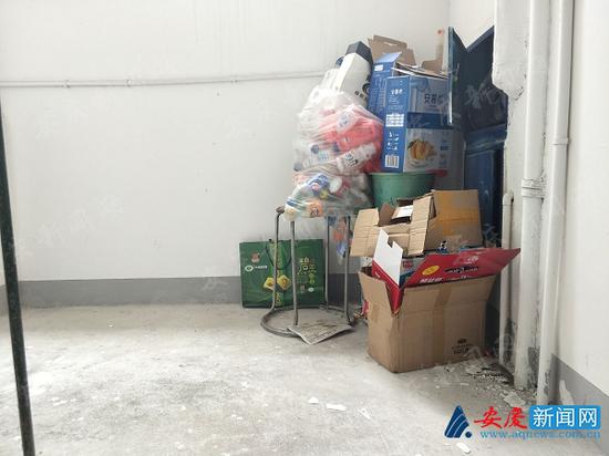 楼道堆垃圾 清理有点难