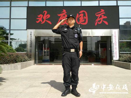 国庆期间民警在执勤