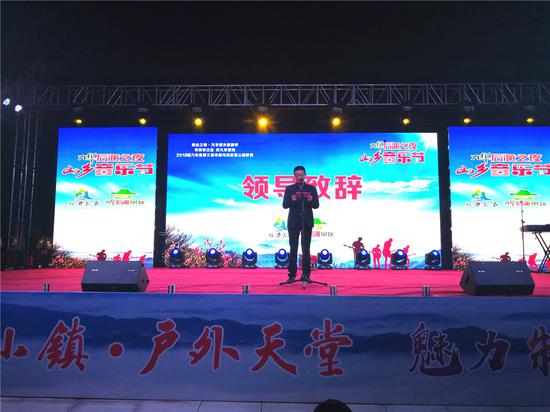 朱备镇人民政府镇长施敬群现场致辞