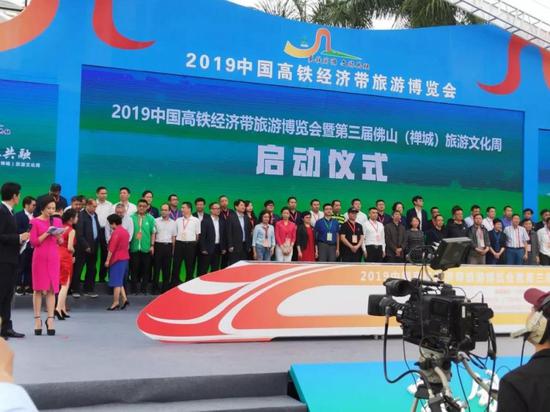 2019 杨静 经济_省经济和信息化委杨静副主任(中)主持会议-贵州省无线电管理条例 ...(3)