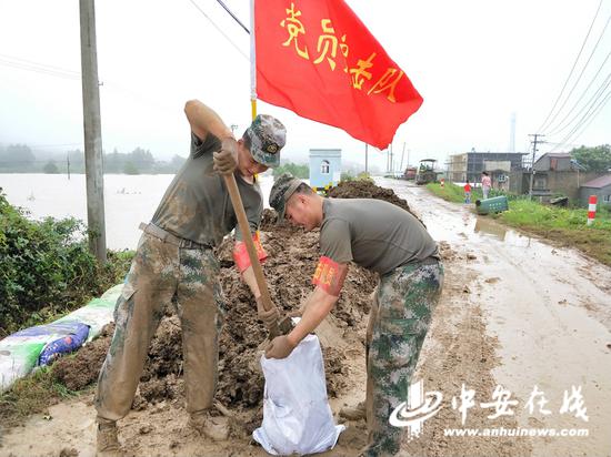 凌晨三点，人民子弟兵闻令而动