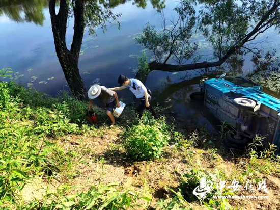民警勇救落水老人