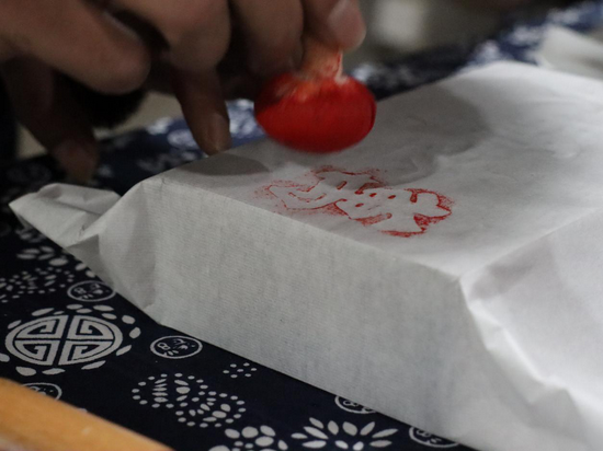 黟县宏村拓印（图源：黟县徽黄旅游集团）
