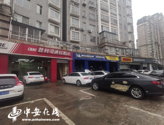  节前，洗车店内有不少车主前来洗车