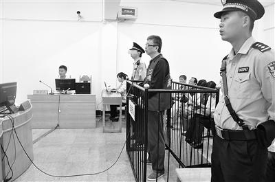 图为淮南市八公山区环境保护局原局长叶东勋受审。资料图片