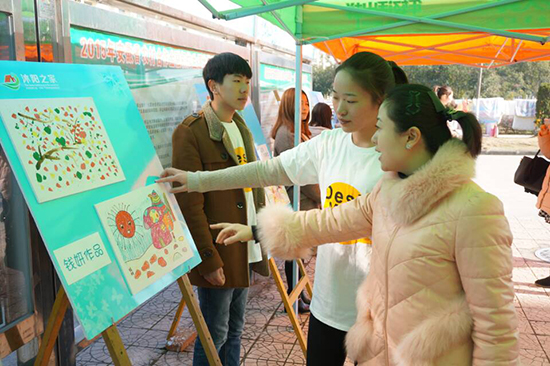 此次画展的画均由沐阳之家的孩子们所创作，他们运用画笔勾勒出一幅幅绚丽多彩的风景