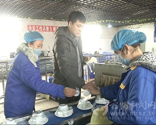 宿州一次性餐具上粘贴被拐儿童头像 顾客扫码